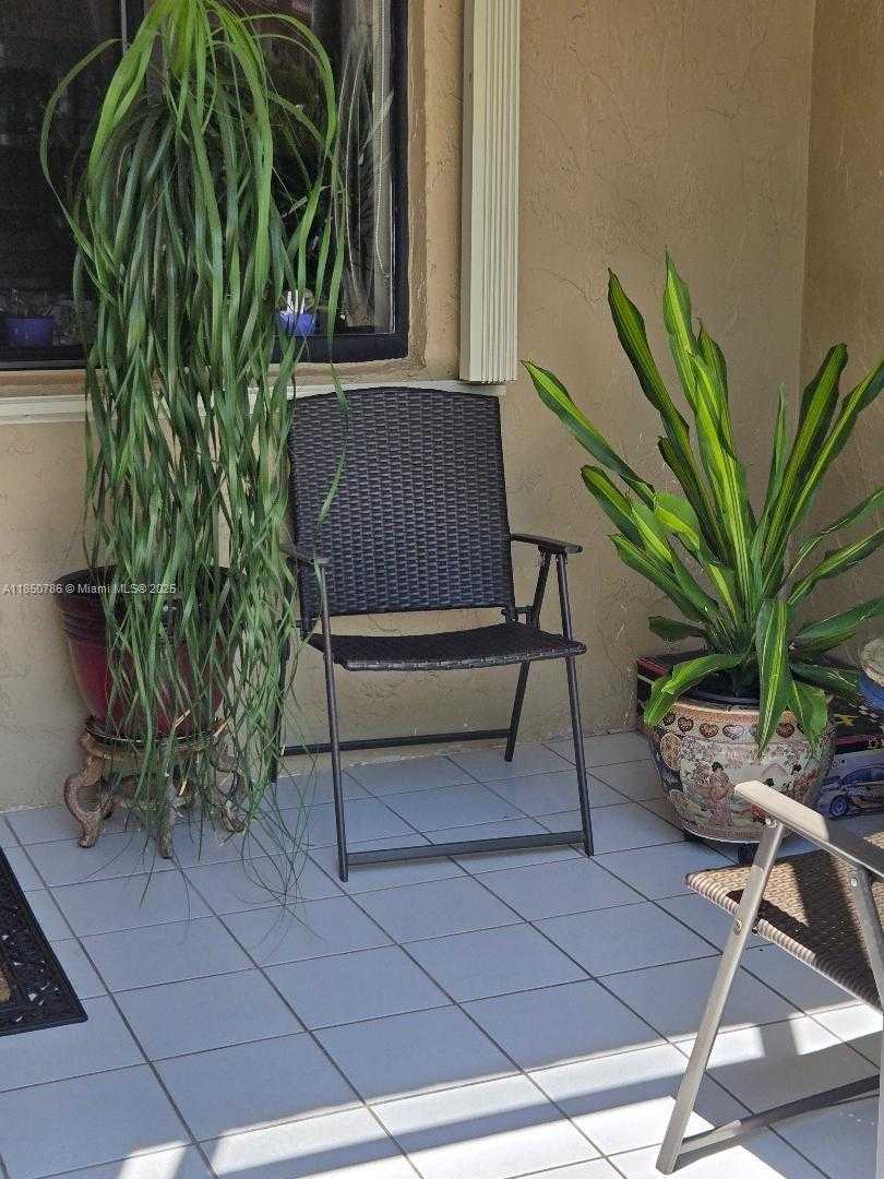 Small Image of 302 LAKEVIEW DR #102, Weston Number 6