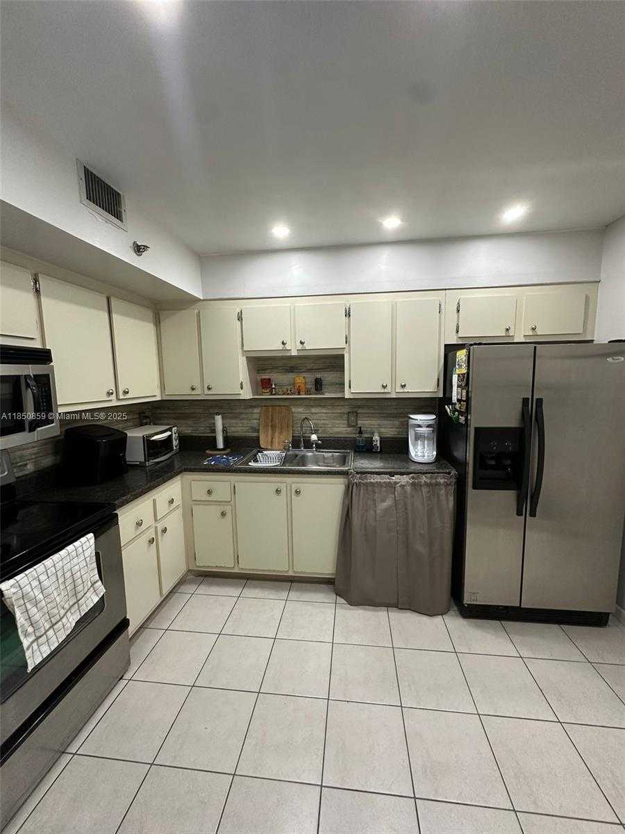 Small Image of 901 HILLCREST DR #215, Hollywood Number 13