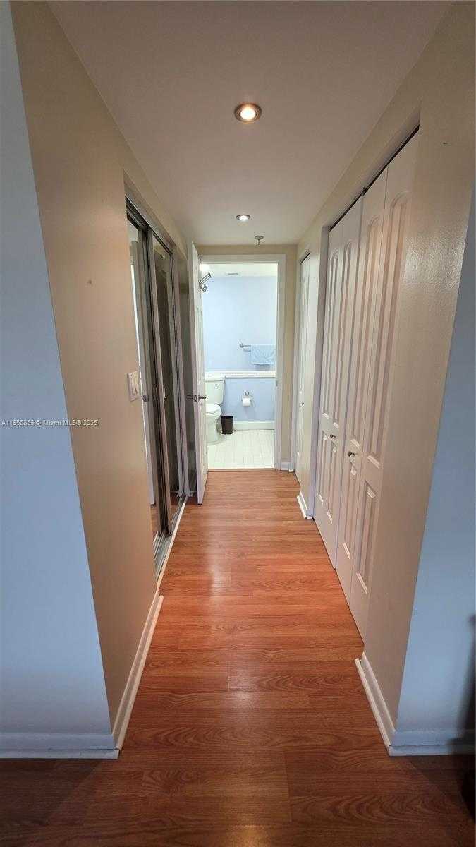 Small Image of 901 HILLCREST DR #215, Hollywood Number 16