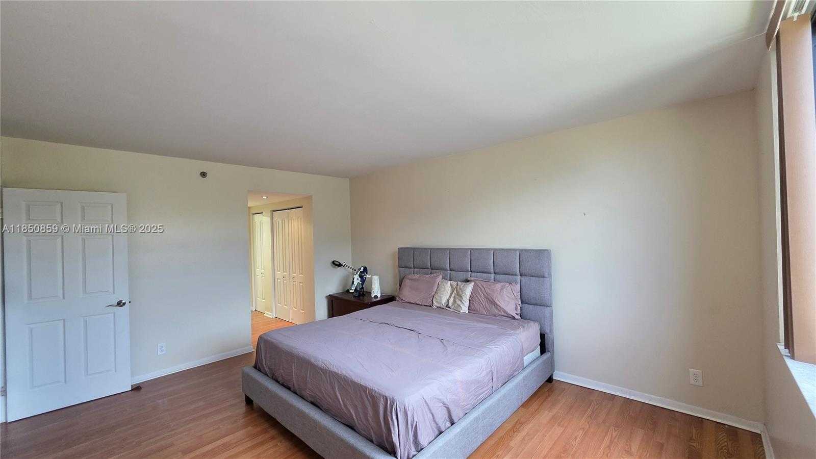 Small Image of 901 HILLCREST DR #215, Hollywood Number 17