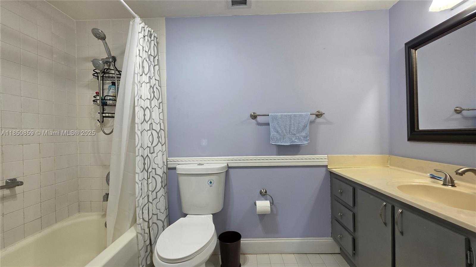 Small Image of 901 HILLCREST DR #215, Hollywood Number 20
