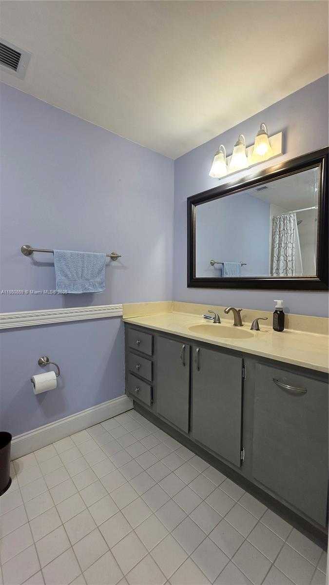 Small Image of 901 HILLCREST DR #215, Hollywood Number 21