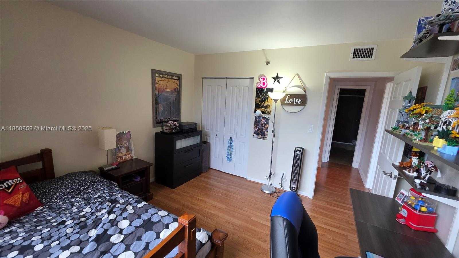 Small Image of 901 HILLCREST DR #215, Hollywood Number 25