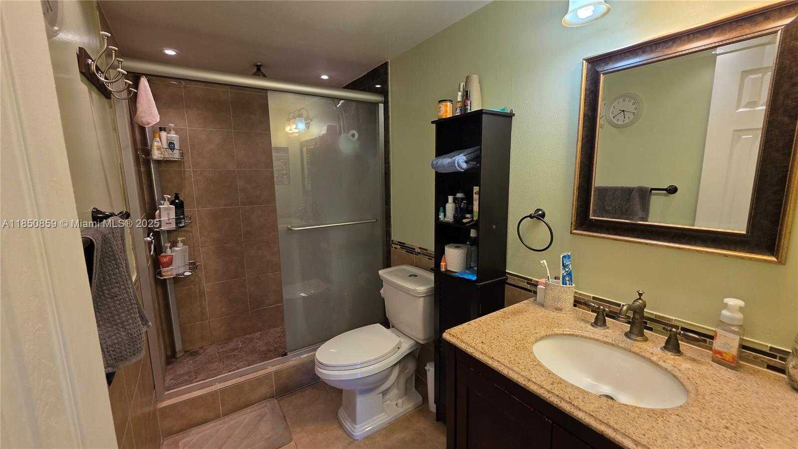 Small Image of 901 HILLCREST DR #215, Hollywood Number 26