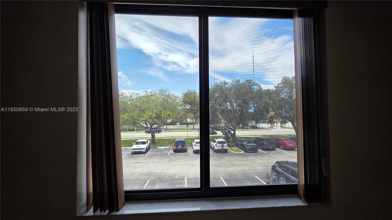 Small Image of 901 HILLCREST DR #215, Hollywood Number 28