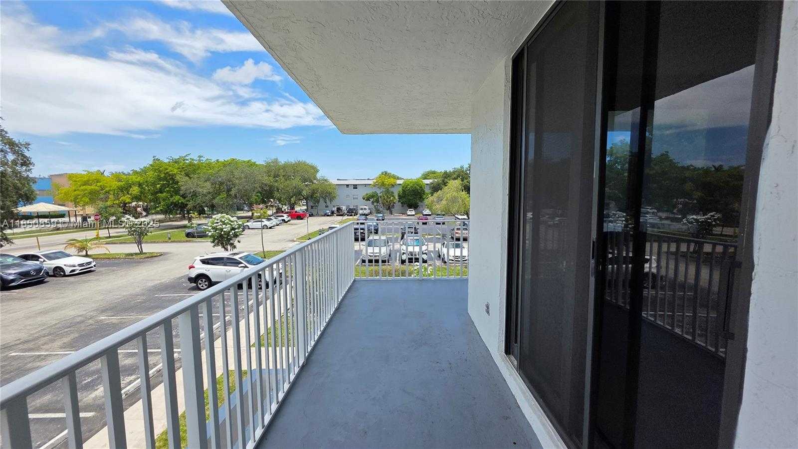 Small Image of 901 HILLCREST DR #215, Hollywood Number 30