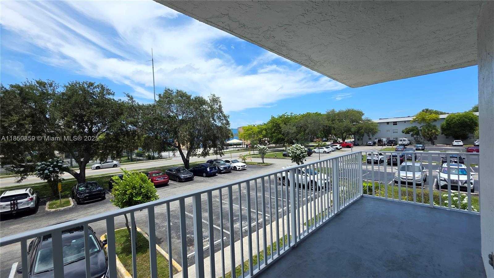 Small Image of 901 HILLCREST DR #215, Hollywood Number 31