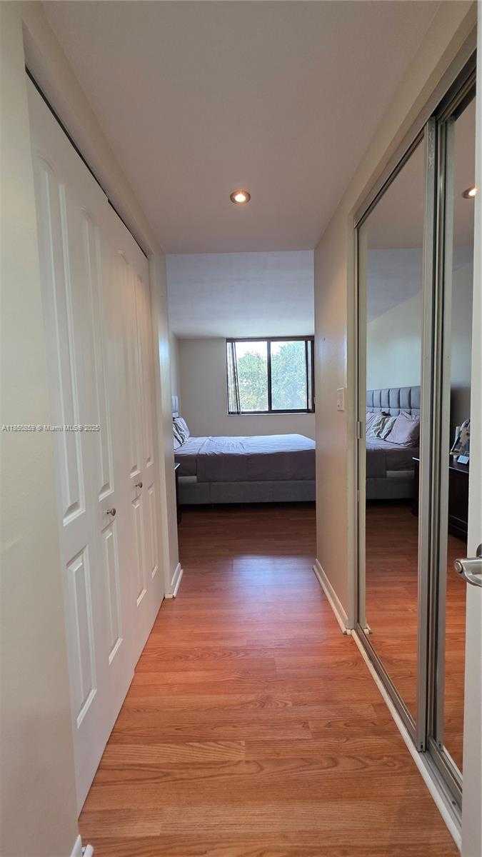 Small Image of 901 HILLCREST DR #215, Hollywood Number 35
