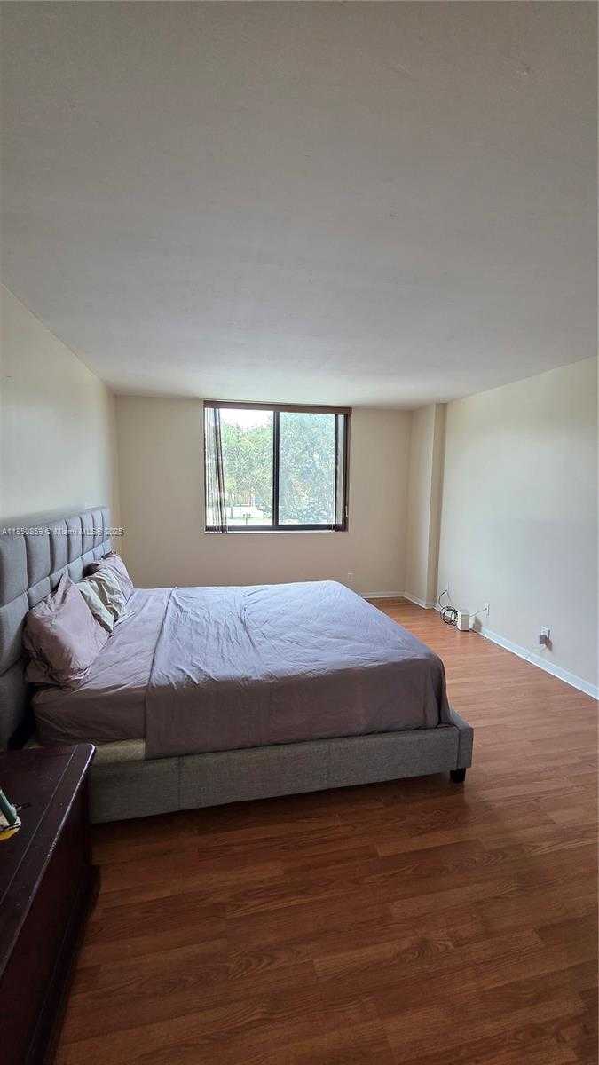 Small Image of 901 HILLCREST DR #215, Hollywood Number 36