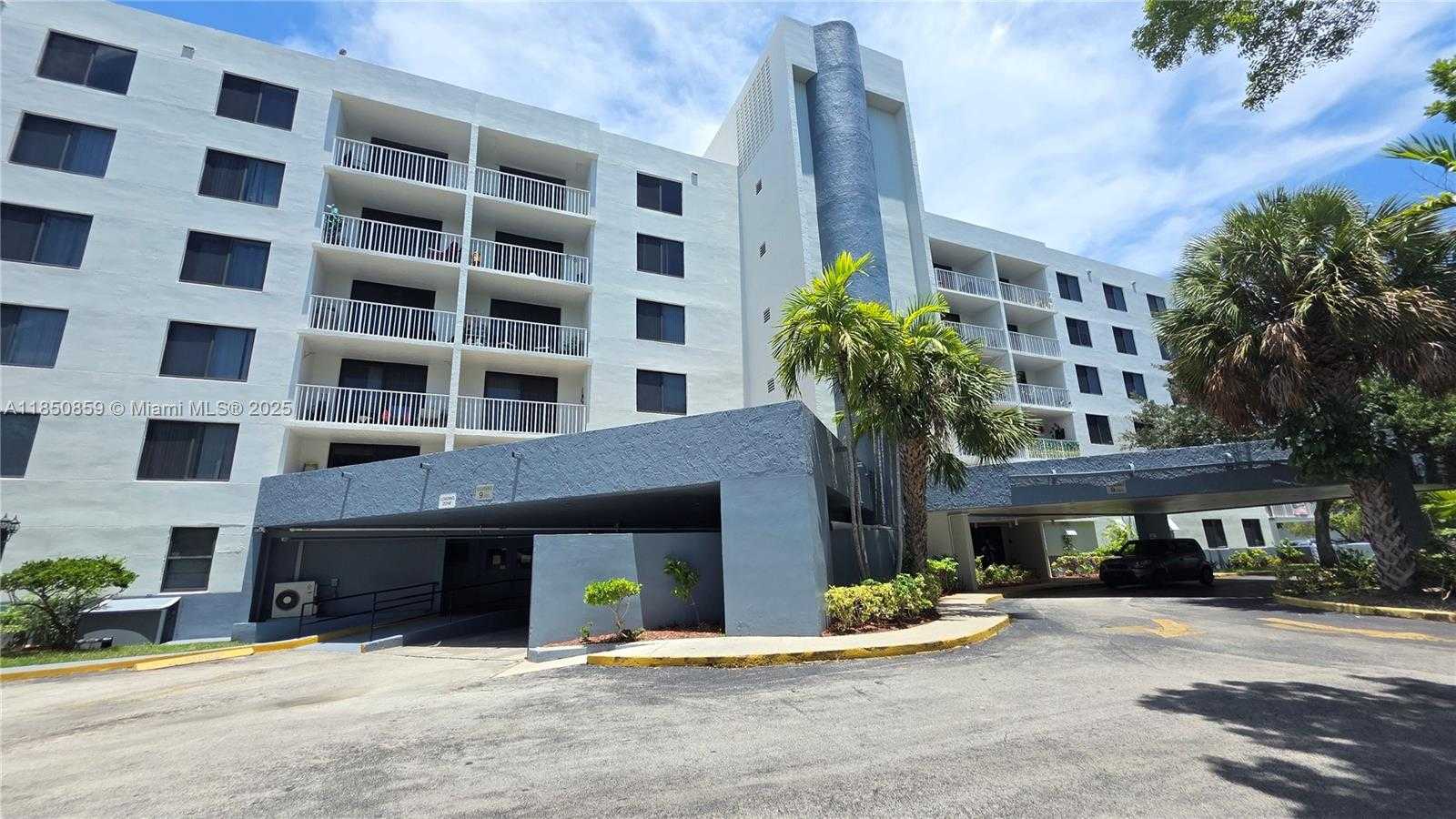Small Image of 901 HILLCREST DR #215, Hollywood Number 4