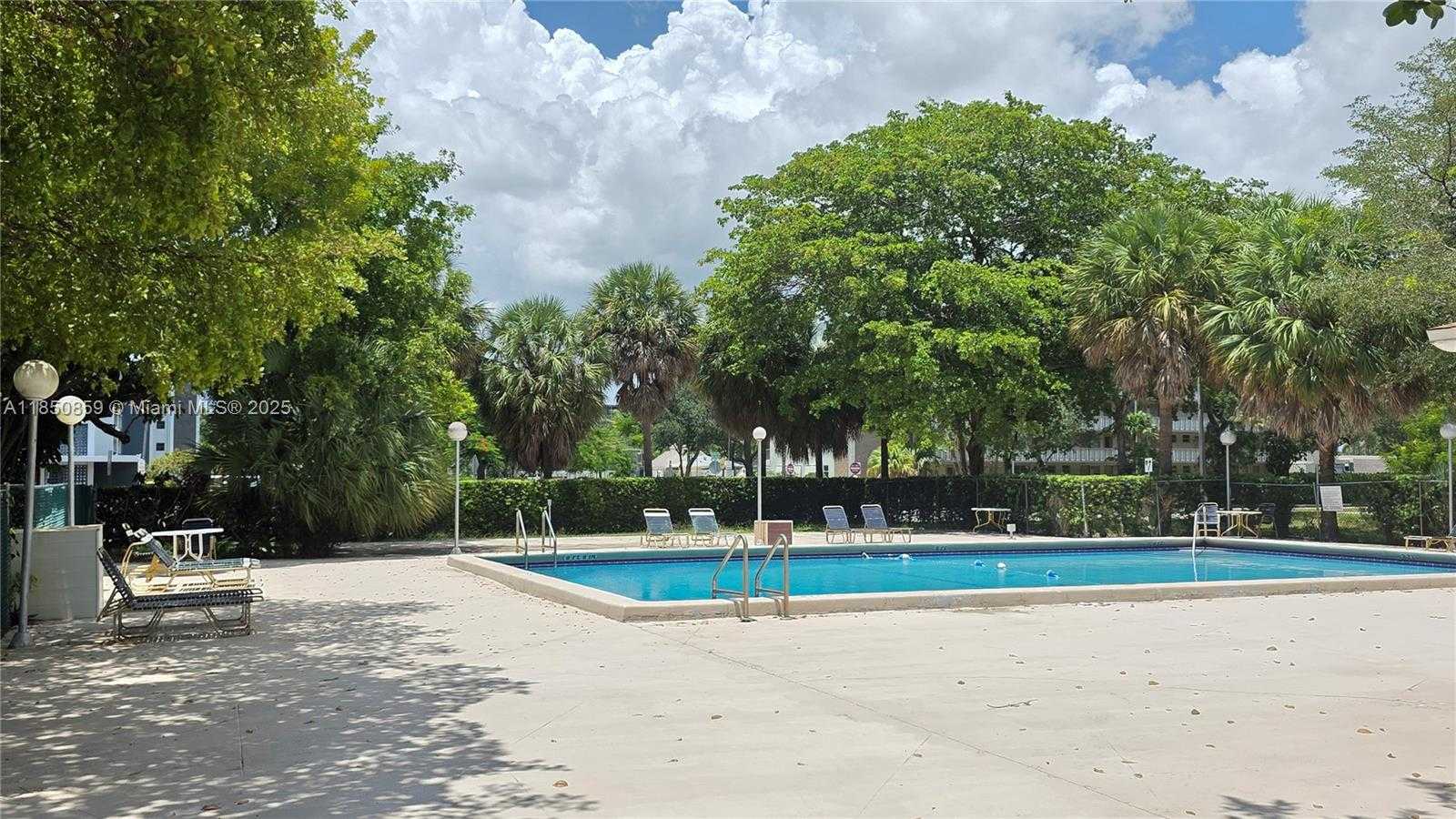 Small Image of 901 HILLCREST DR #215, Hollywood Number 41