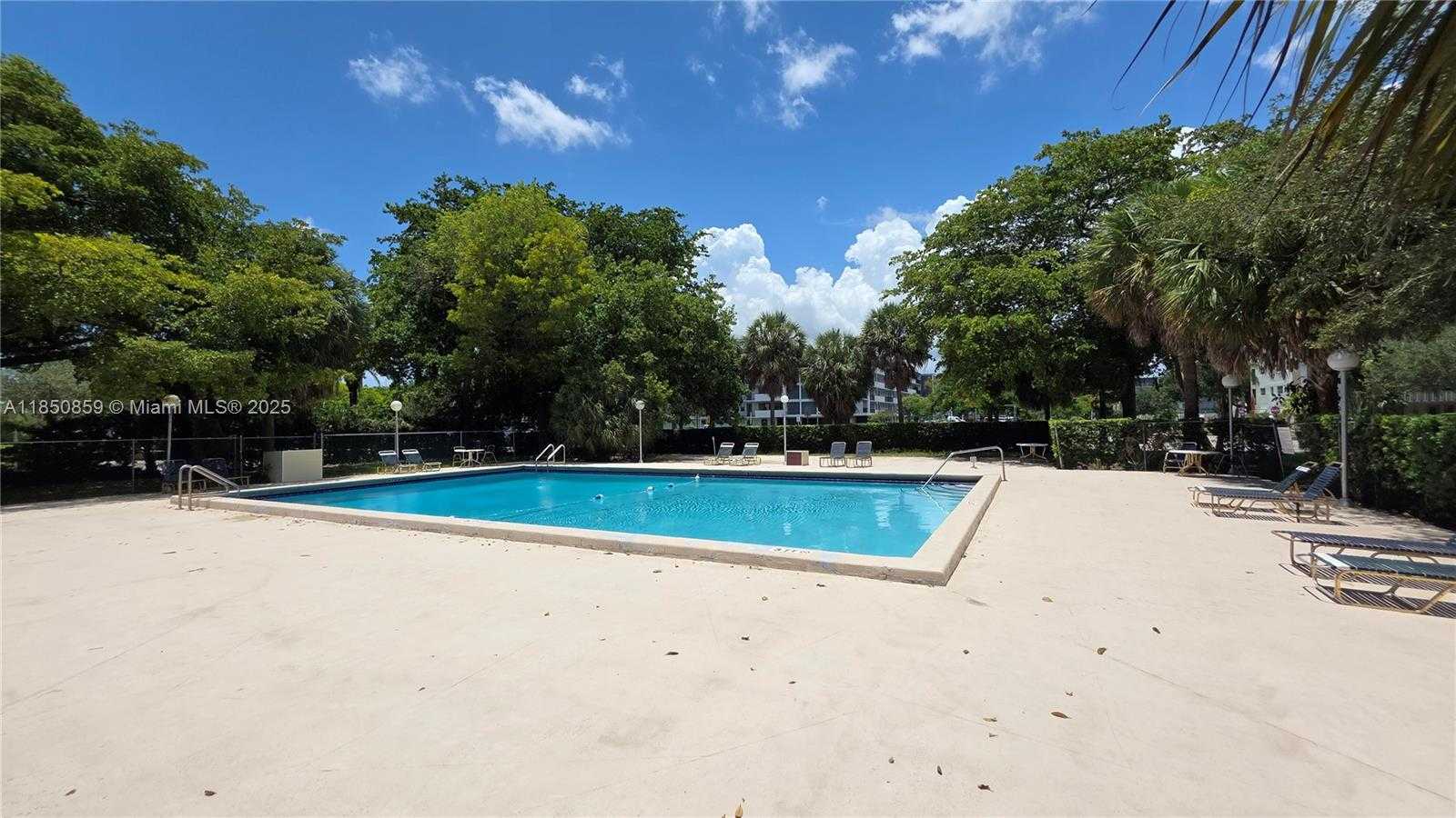 Small Image of 901 HILLCREST DR #215, Hollywood Number 42