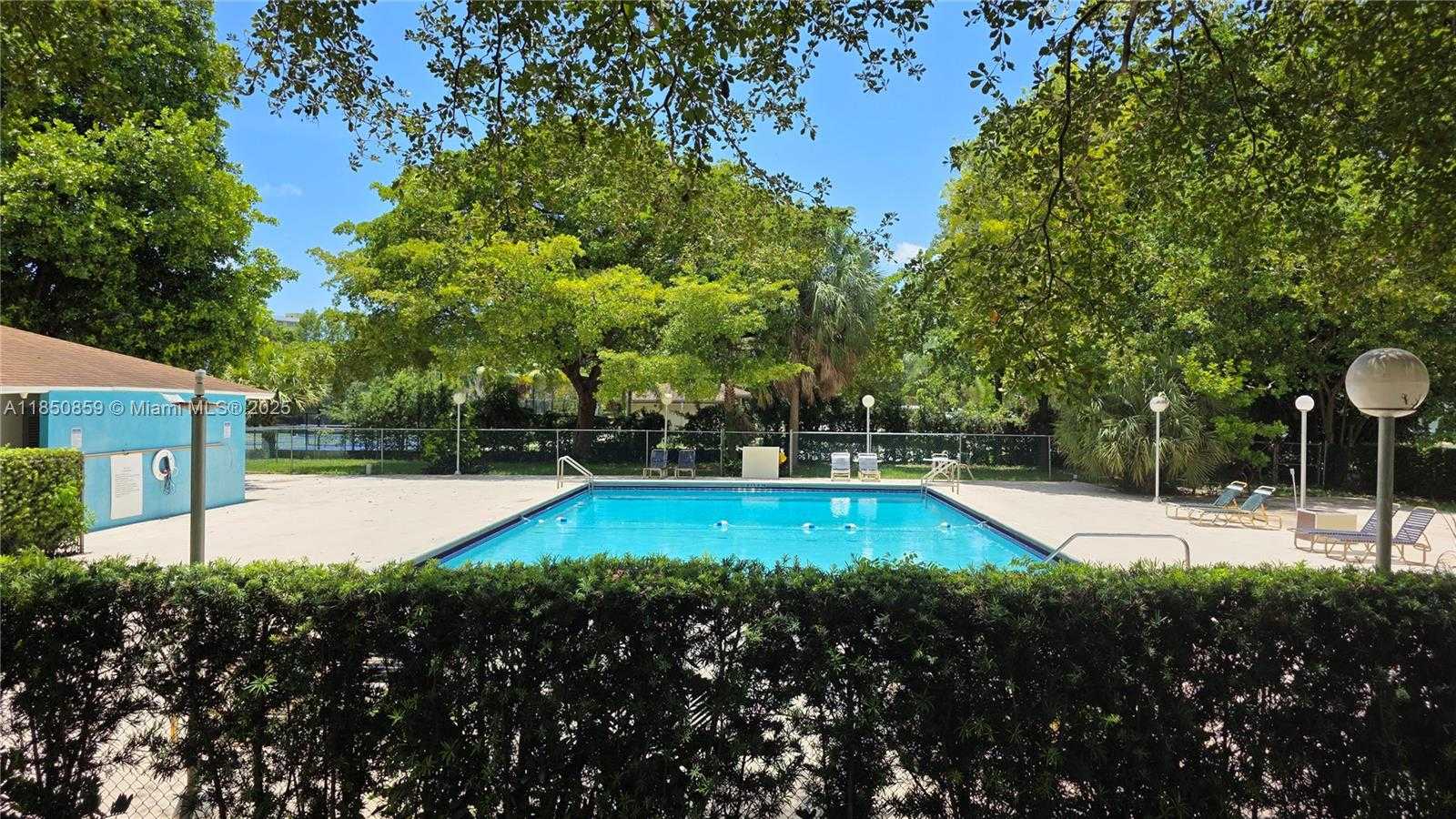 Small Image of 901 HILLCREST DR #215, Hollywood Number 44