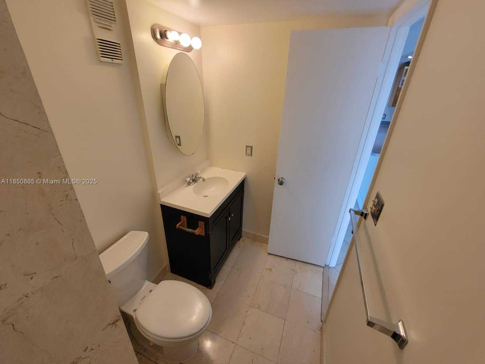 Small Image of 500 EXECUTIVE CENTER DR #4A, West Palm Beach Number 10