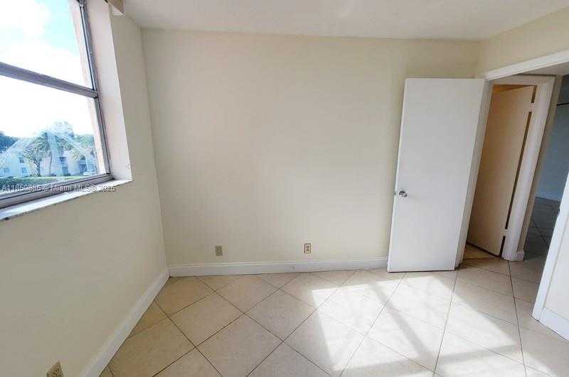 Small Image of 500 EXECUTIVE CENTER DR #4A, West Palm Beach Number 12