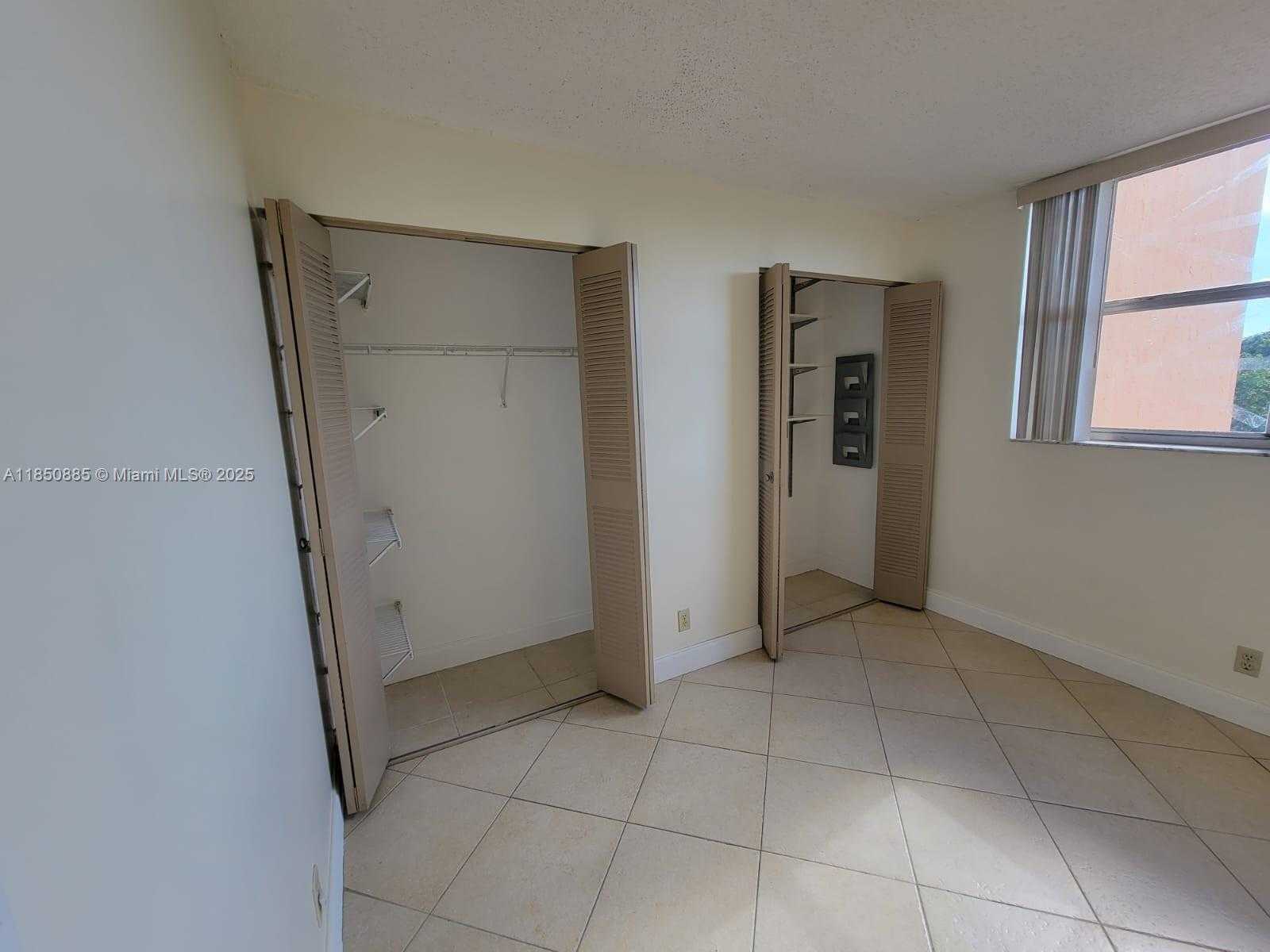 Small Image of 500 EXECUTIVE CENTER DR #4A, West Palm Beach Number 13