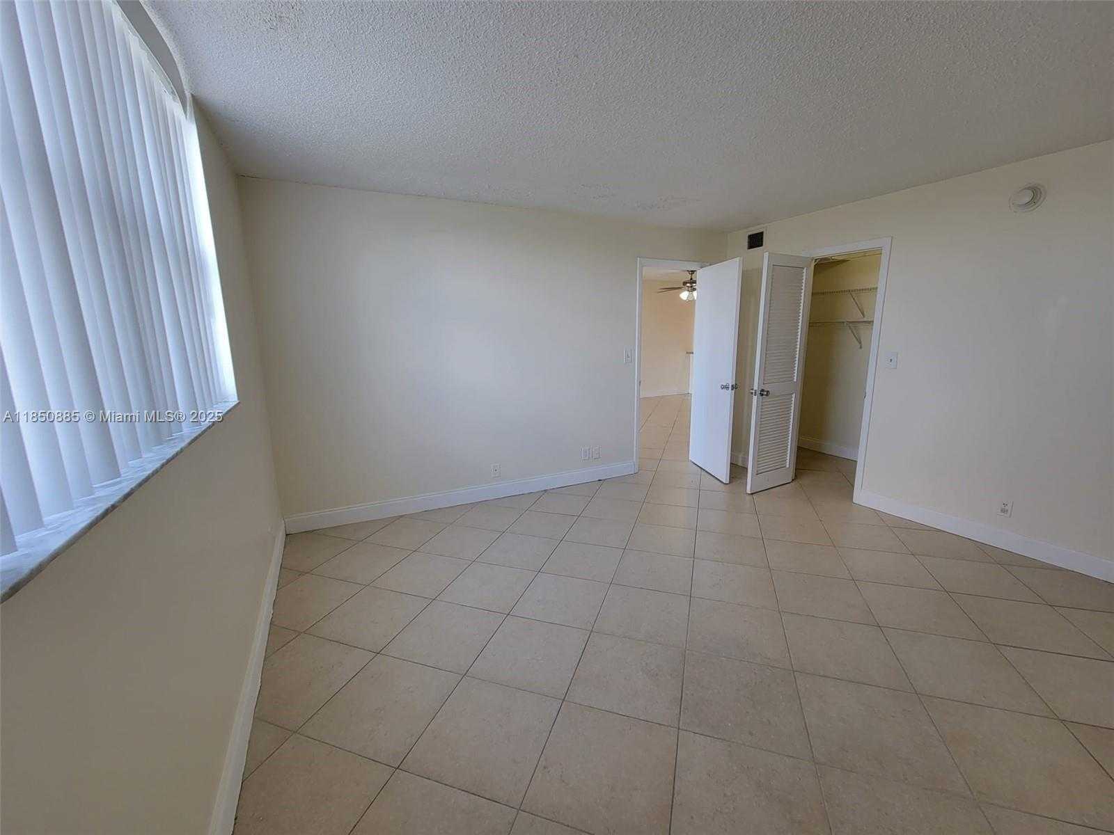 Small Image of 500 EXECUTIVE CENTER DR #4A, West Palm Beach Number 15