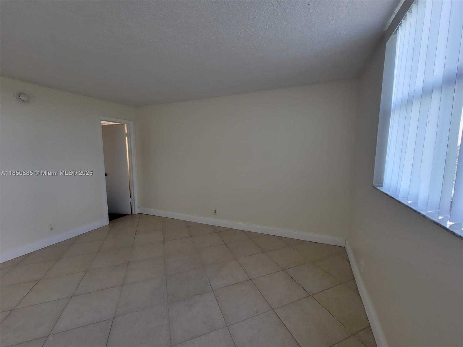 Small Image of 500 EXECUTIVE CENTER DR #4A, West Palm Beach Number 16