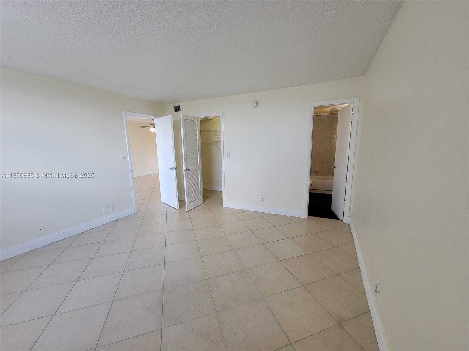 Small Image of 500 EXECUTIVE CENTER DR #4A, West Palm Beach Number 17