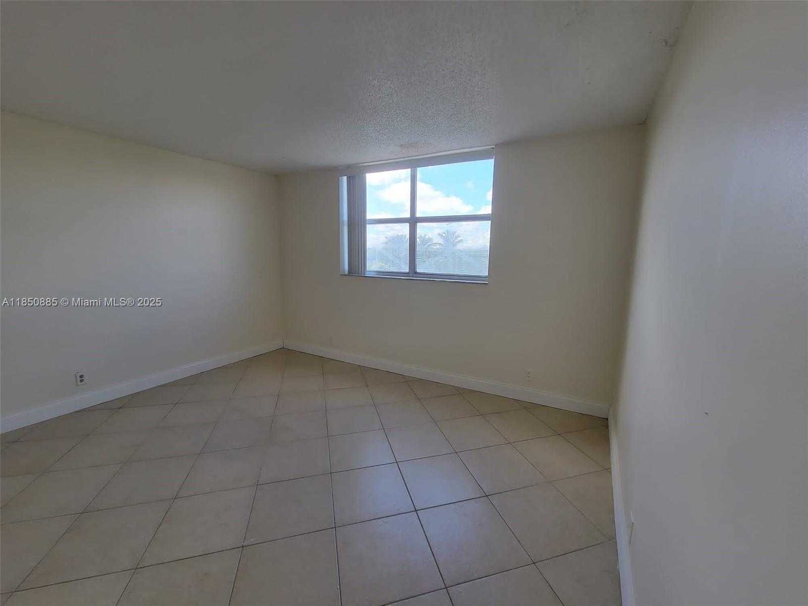 Small Image of 500 EXECUTIVE CENTER DR #4A, West Palm Beach Number 18