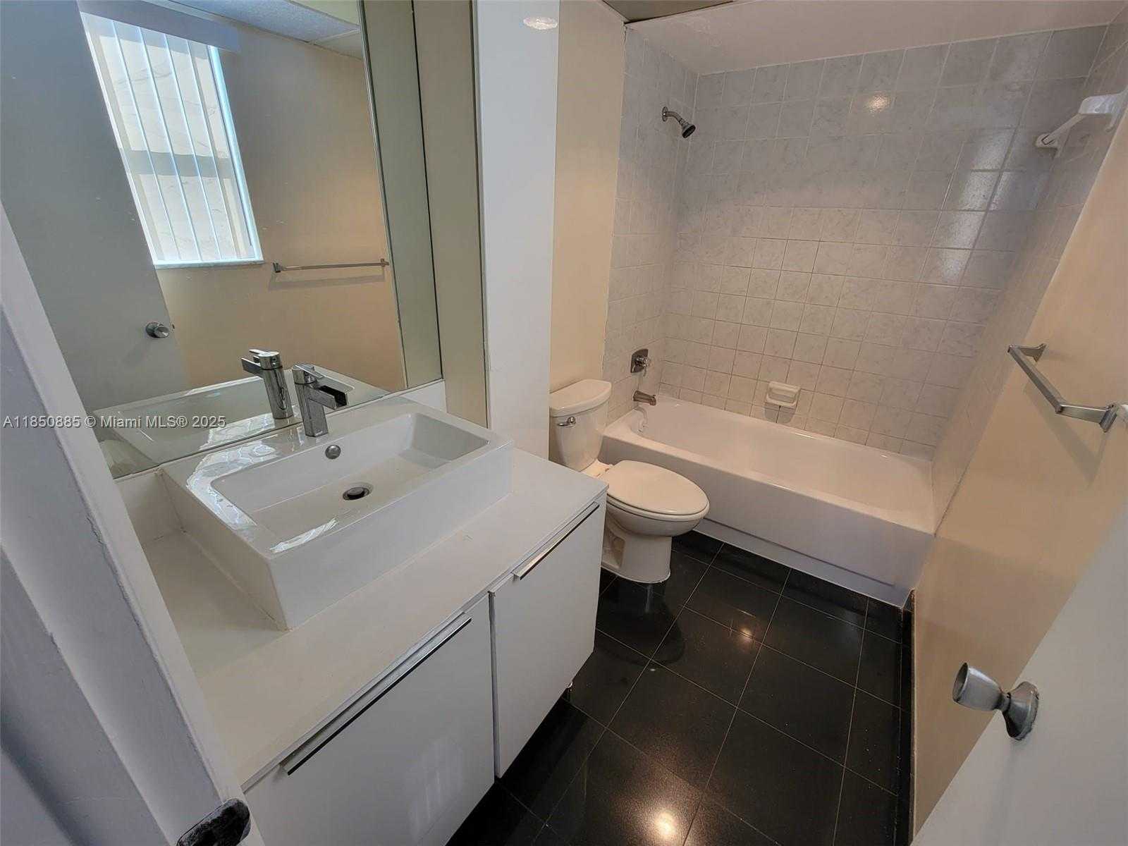 Small Image of 500 EXECUTIVE CENTER DR #4A, West Palm Beach Number 19