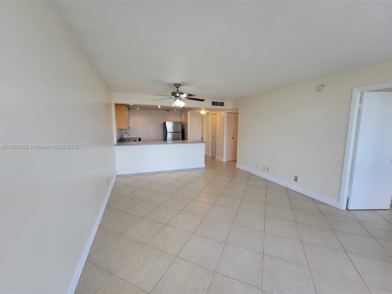 Small Image of 500 EXECUTIVE CENTER DR #4A, West Palm Beach Number 2