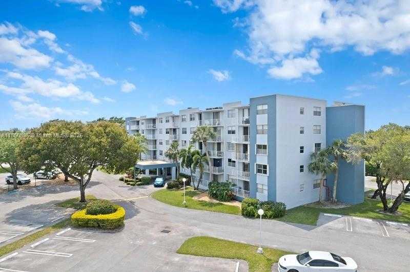 Small Image of 500 EXECUTIVE CENTER DR #4A, West Palm Beach Number 23