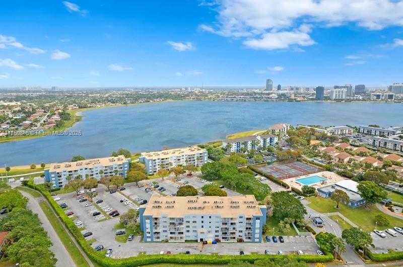 Small Image of 500 EXECUTIVE CENTER DR #4A, West Palm Beach Number 24