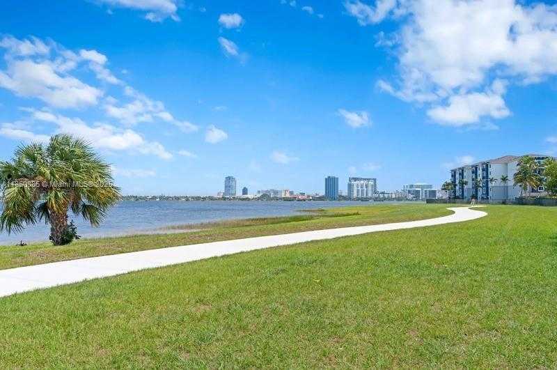 Small Image of 500 EXECUTIVE CENTER DR #4A, West Palm Beach Number 25