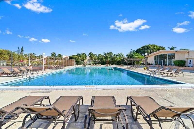 Small Image of 500 EXECUTIVE CENTER DR #4A, West Palm Beach Number 26