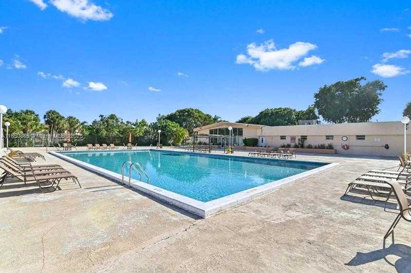 Small Image of 500 EXECUTIVE CENTER DR #4A, West Palm Beach Number 27