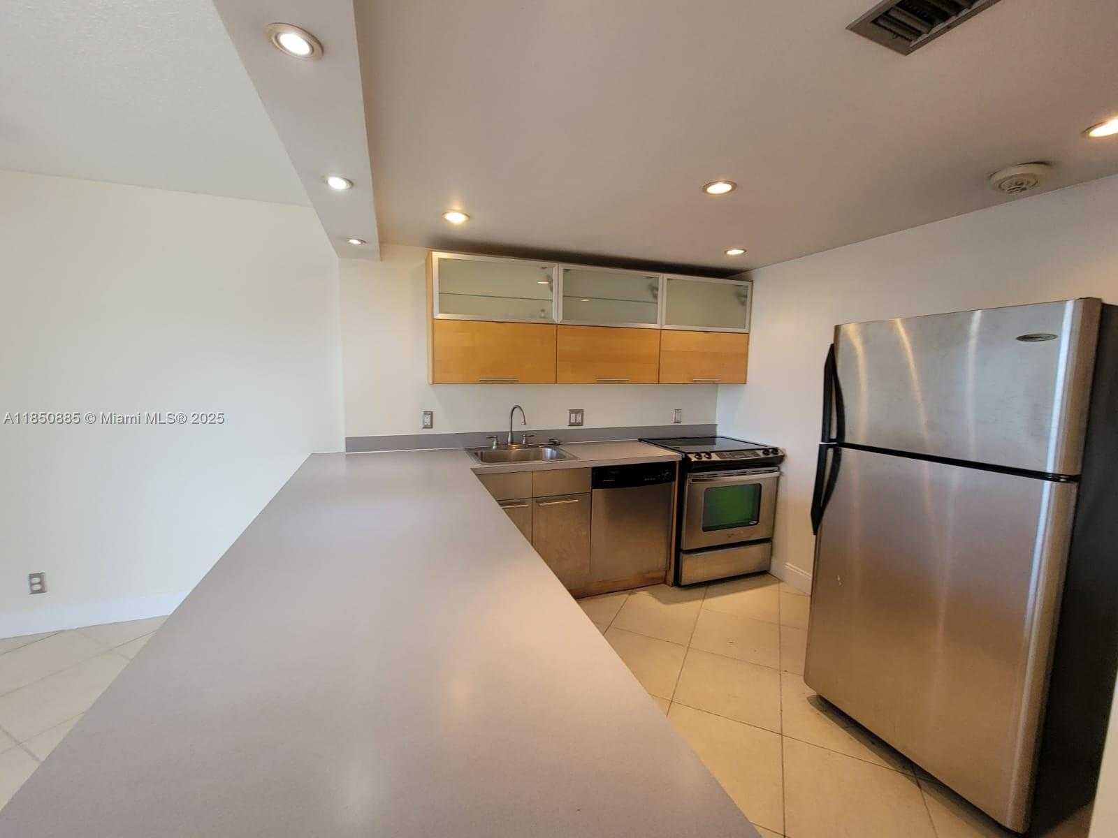 Small Image of 500 EXECUTIVE CENTER DR #4A, West Palm Beach Number 5
