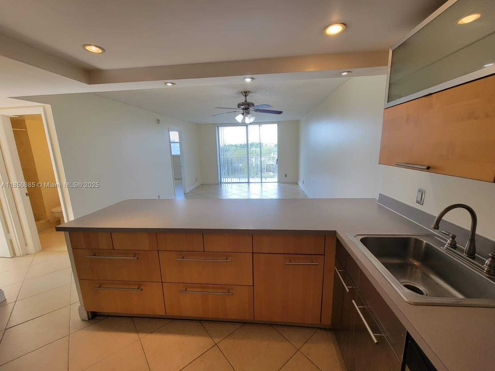 Small Image of 500 EXECUTIVE CENTER DR #4A, West Palm Beach Number 8