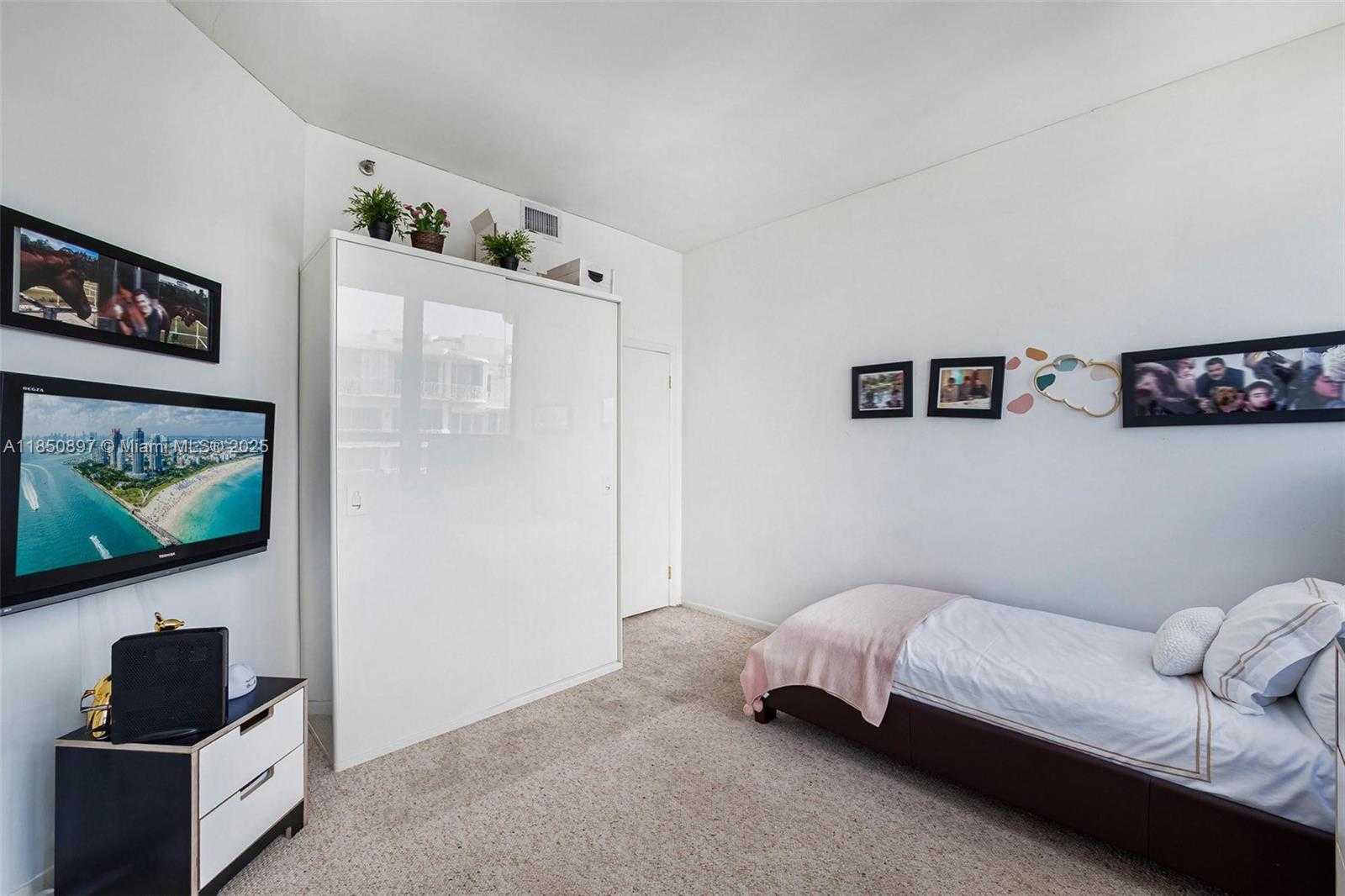 Small Image of 10175 COLLINS AVE #PH8, Bal Harbour Number 23