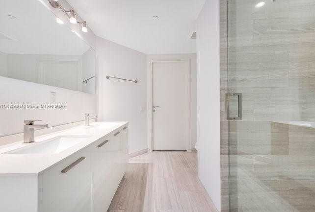 Small Image of 1300 BRICKELL BAY DR #601, Miami Number 34