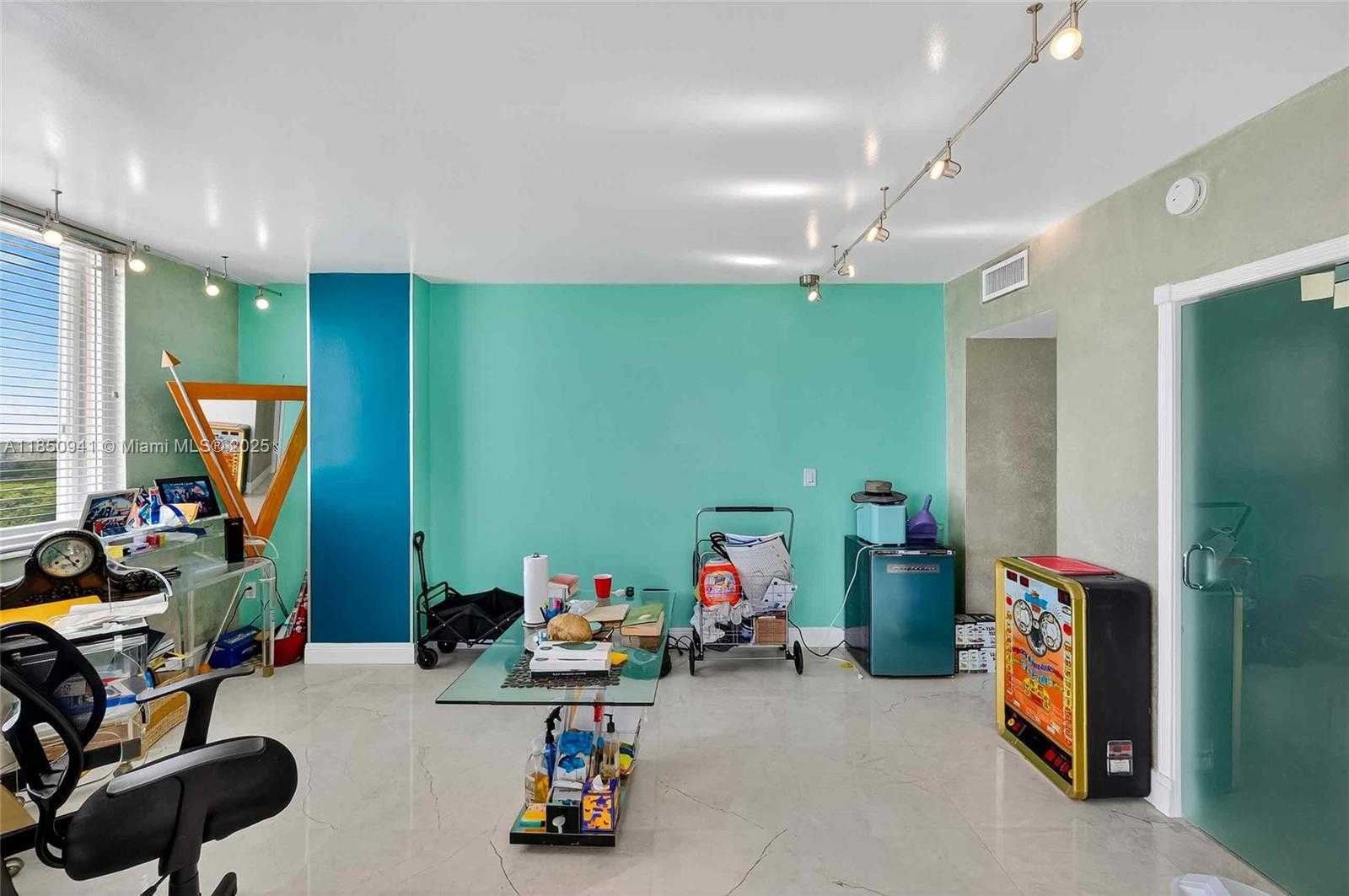 Small Image of 300 BAYVIEW DR #1616, Sunny Isles Beach Number 11