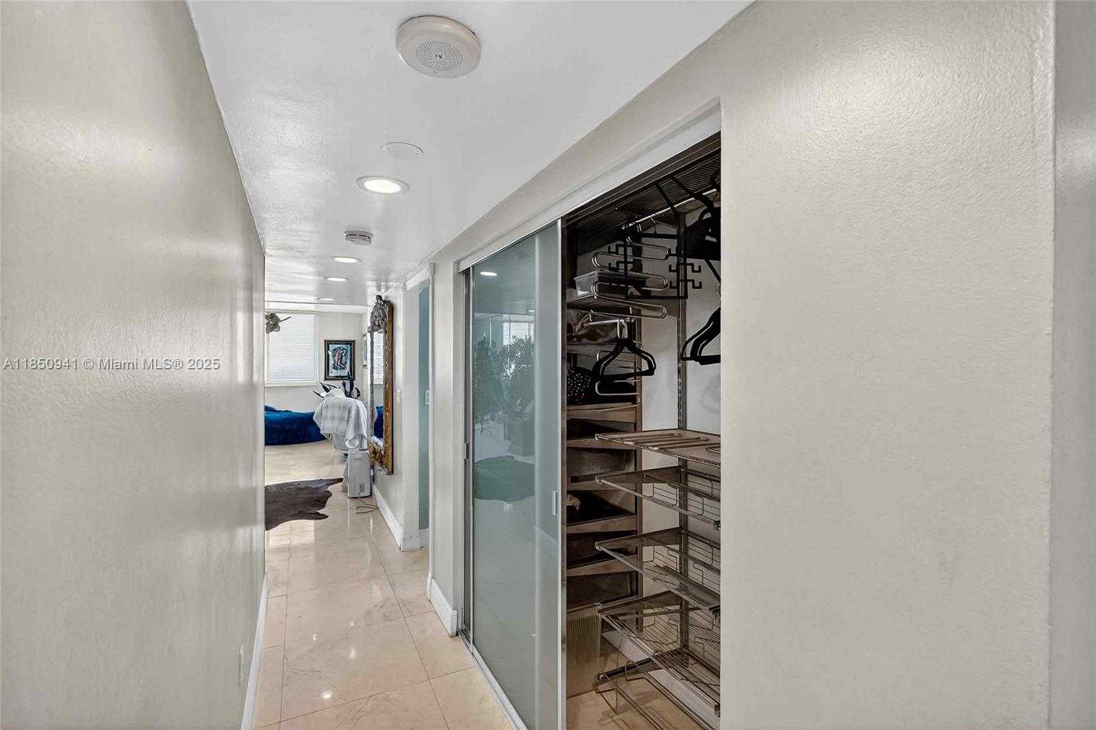 Small Image of 300 BAYVIEW DR #1616, Sunny Isles Beach Number 18