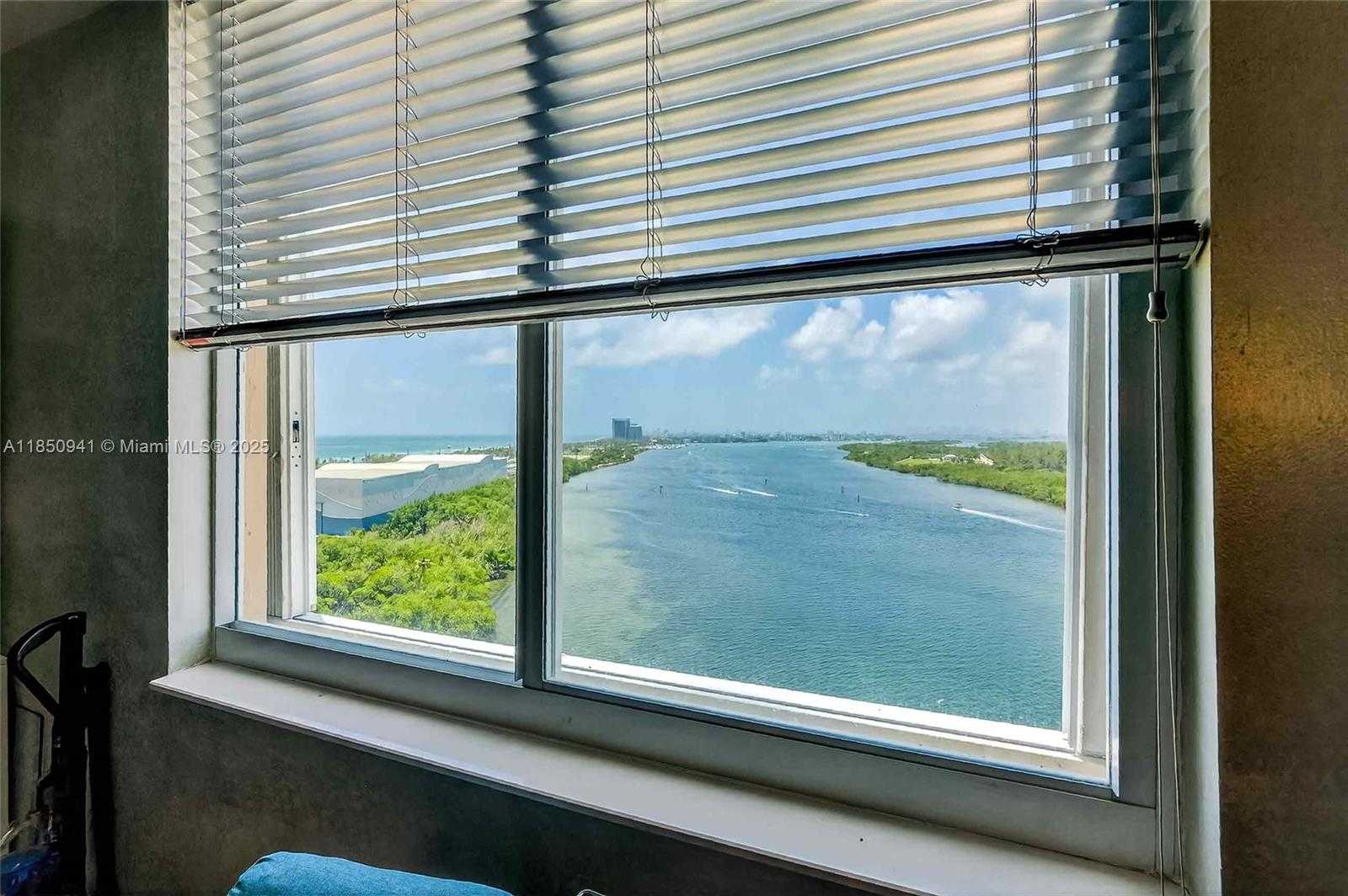 Small Image of 300 BAYVIEW DR #1616, Sunny Isles Beach Number 21