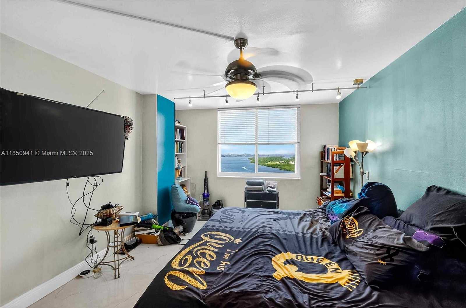 Small Image of 300 BAYVIEW DR #1616, Sunny Isles Beach Number 22
