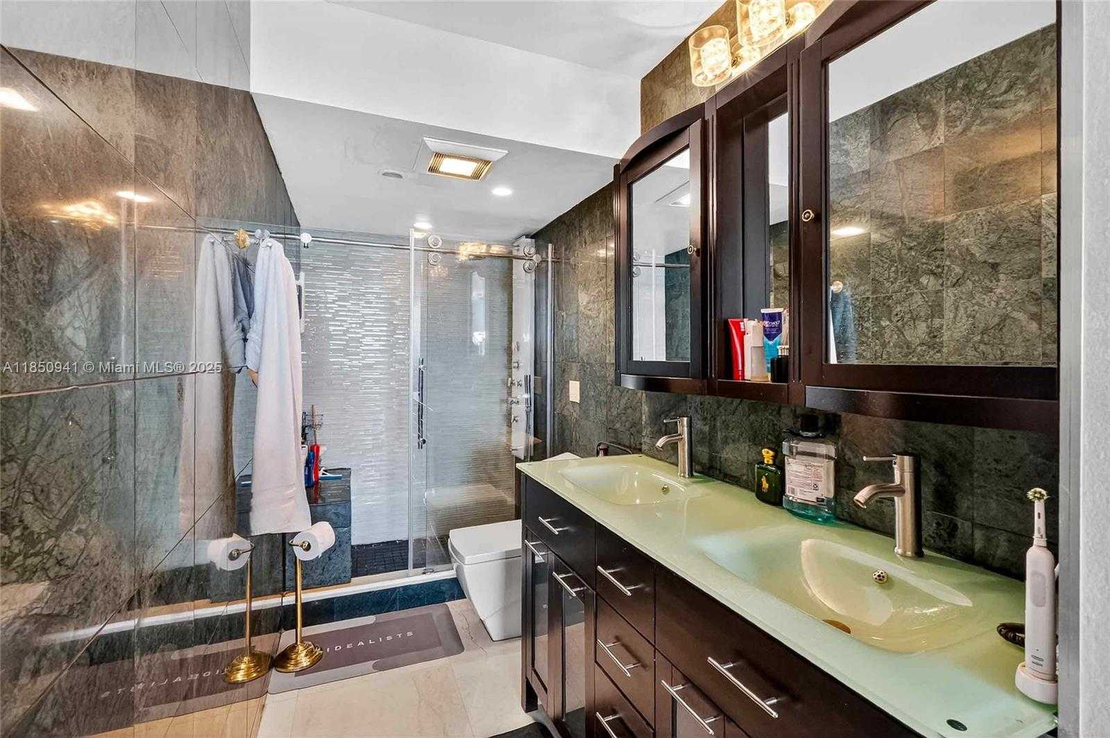 Small Image of 300 BAYVIEW DR #1616, Sunny Isles Beach Number 23