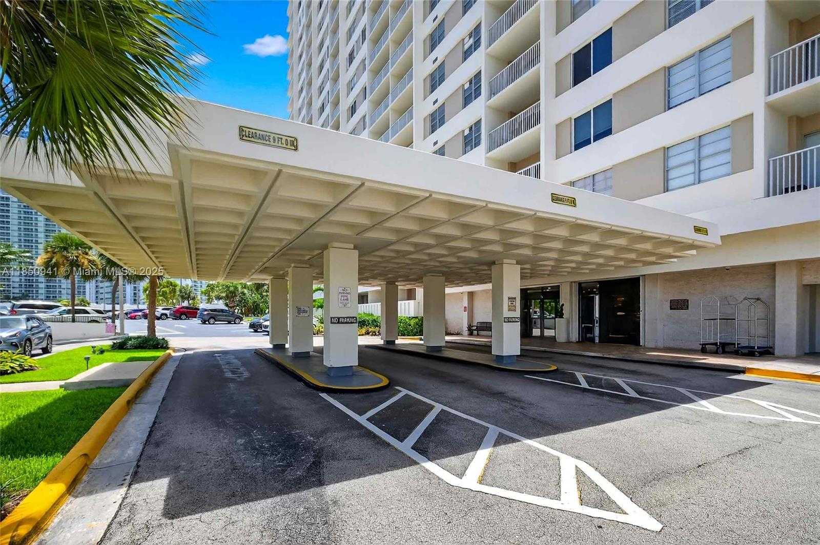 Small Image of 300 BAYVIEW DR #1616, Sunny Isles Beach Number 25