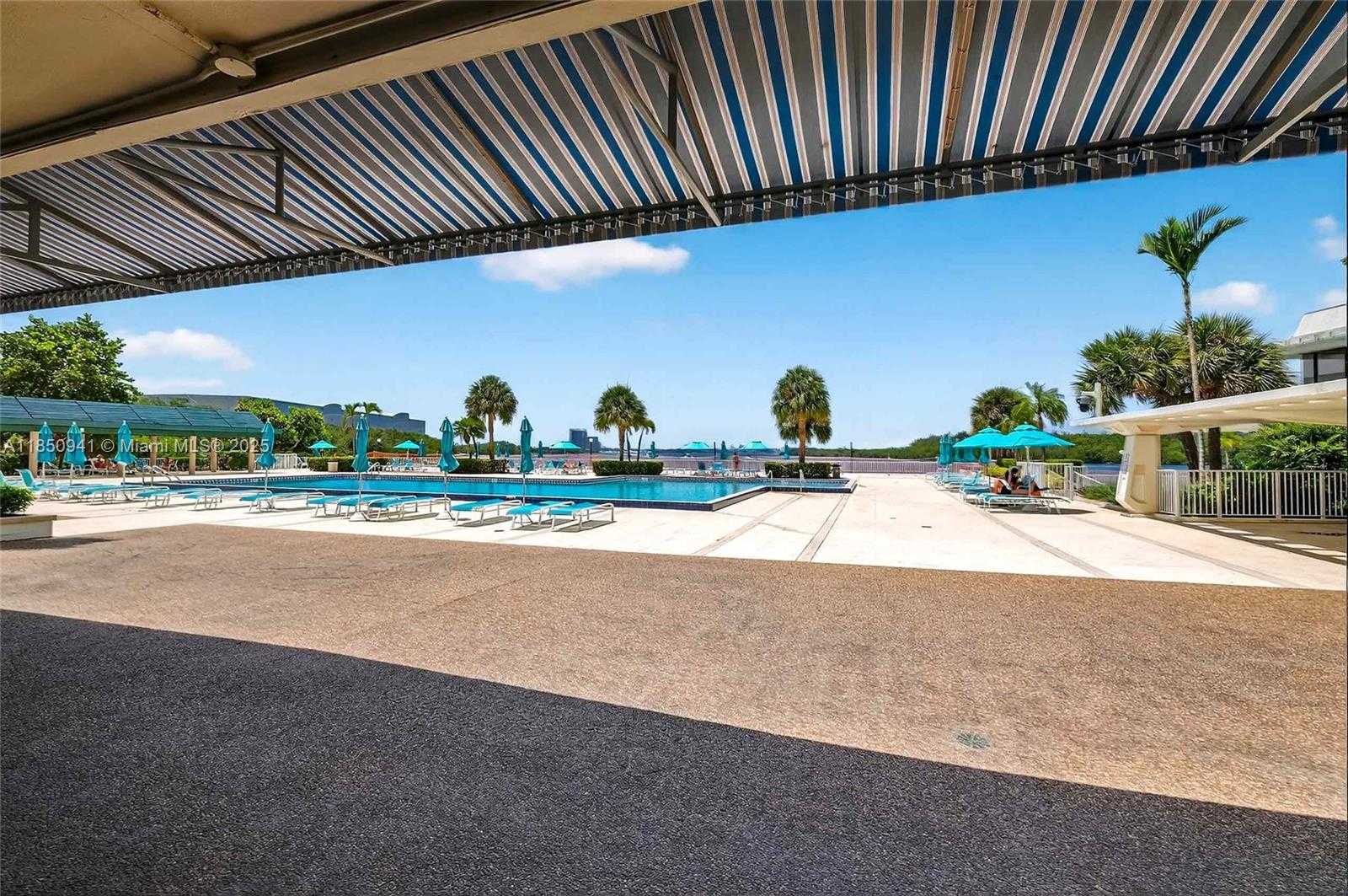 Small Image of 300 BAYVIEW DR #1616, Sunny Isles Beach Number 30