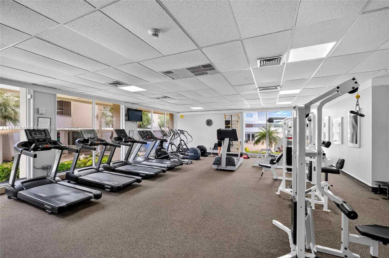 Small Image of 300 BAYVIEW DR #1616, Sunny Isles Beach Number 36