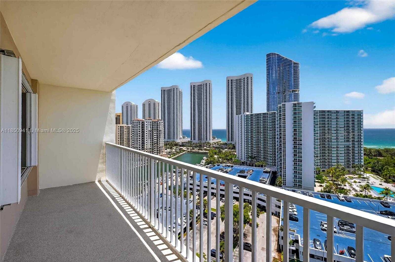 Small Image of 300 BAYVIEW DR #1616, Sunny Isles Beach Number 4