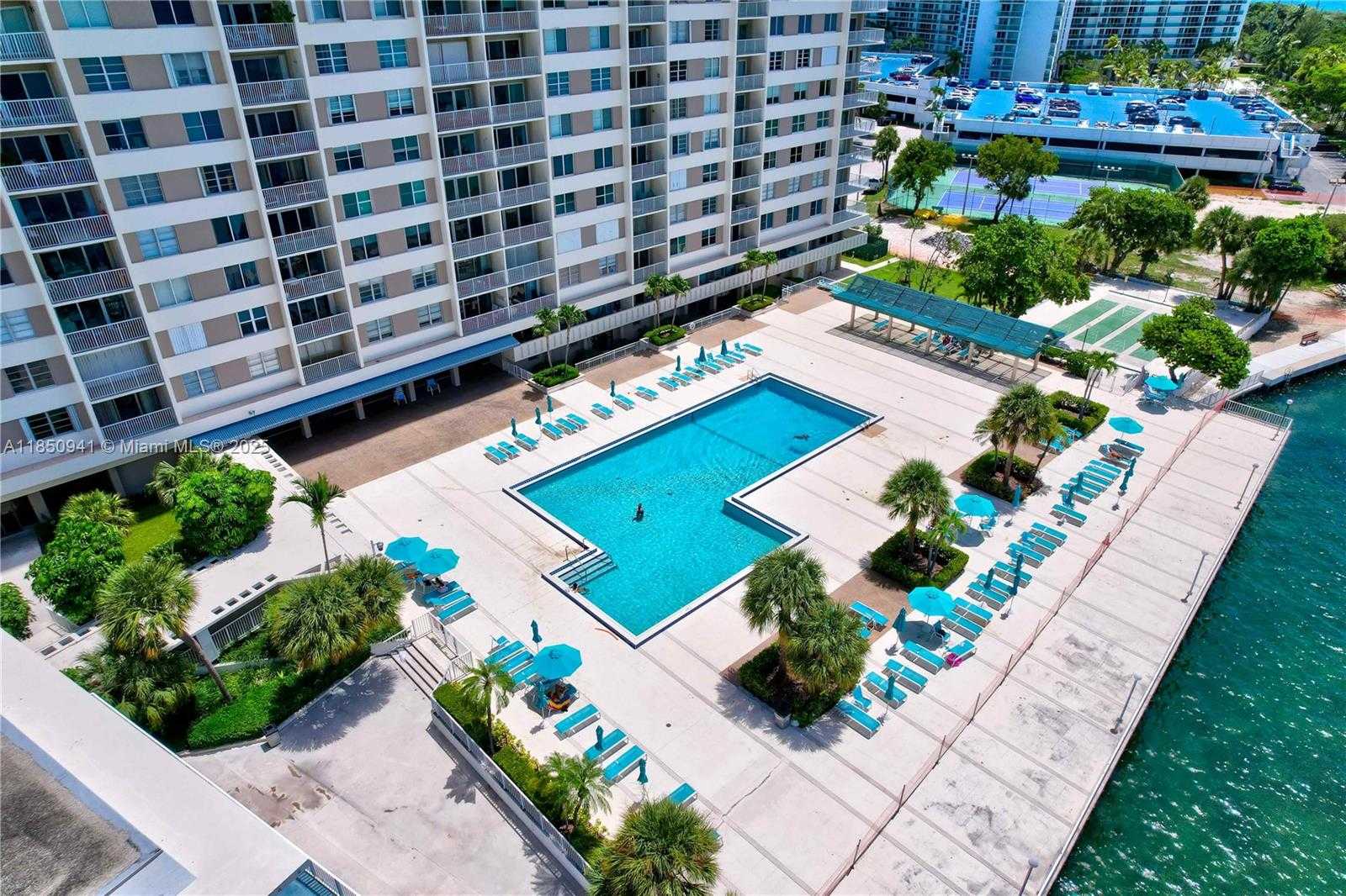 Small Image of 300 BAYVIEW DR #1616, Sunny Isles Beach Number 41