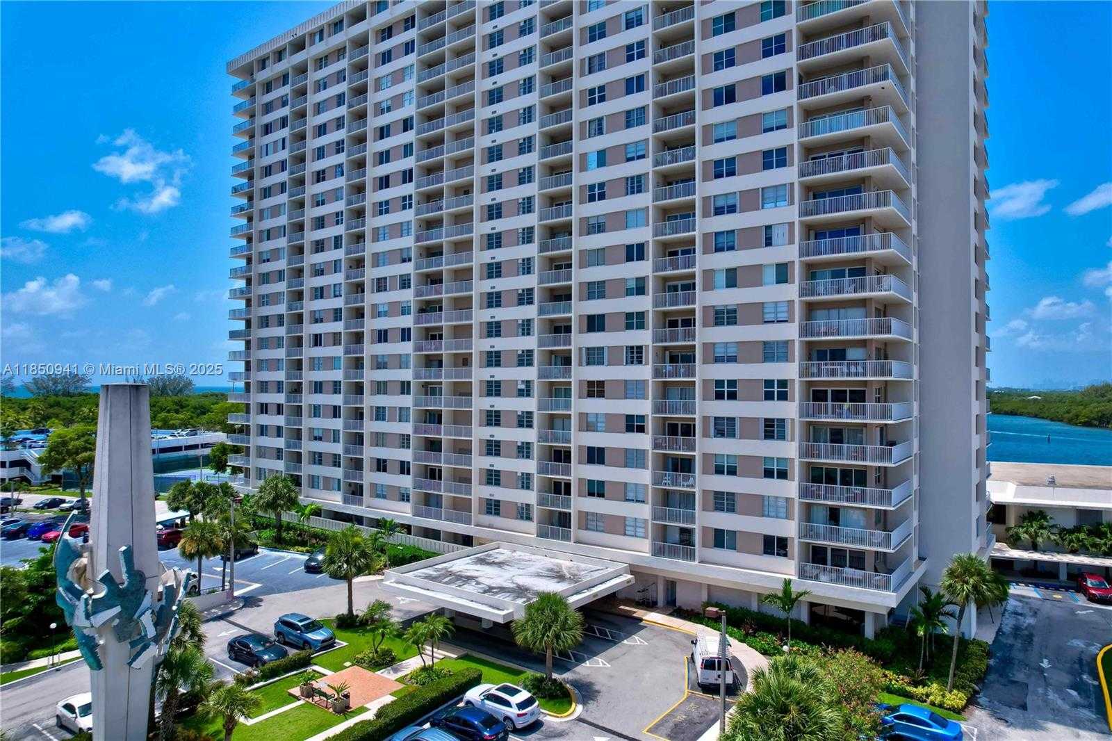 Small Image of 300 BAYVIEW DR #1616, Sunny Isles Beach Number 42