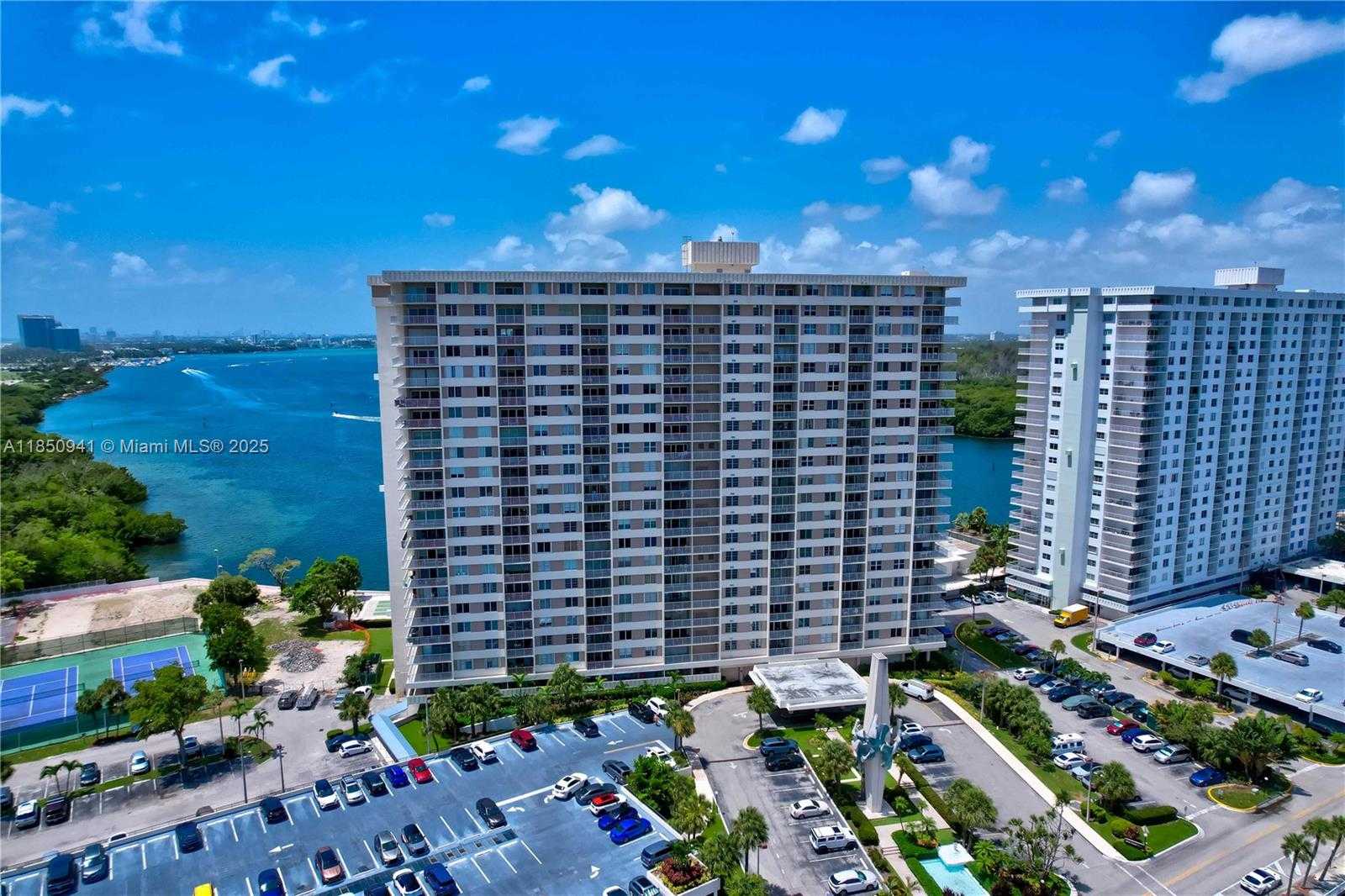 Small Image of 300 BAYVIEW DR #1616, Sunny Isles Beach Number 43