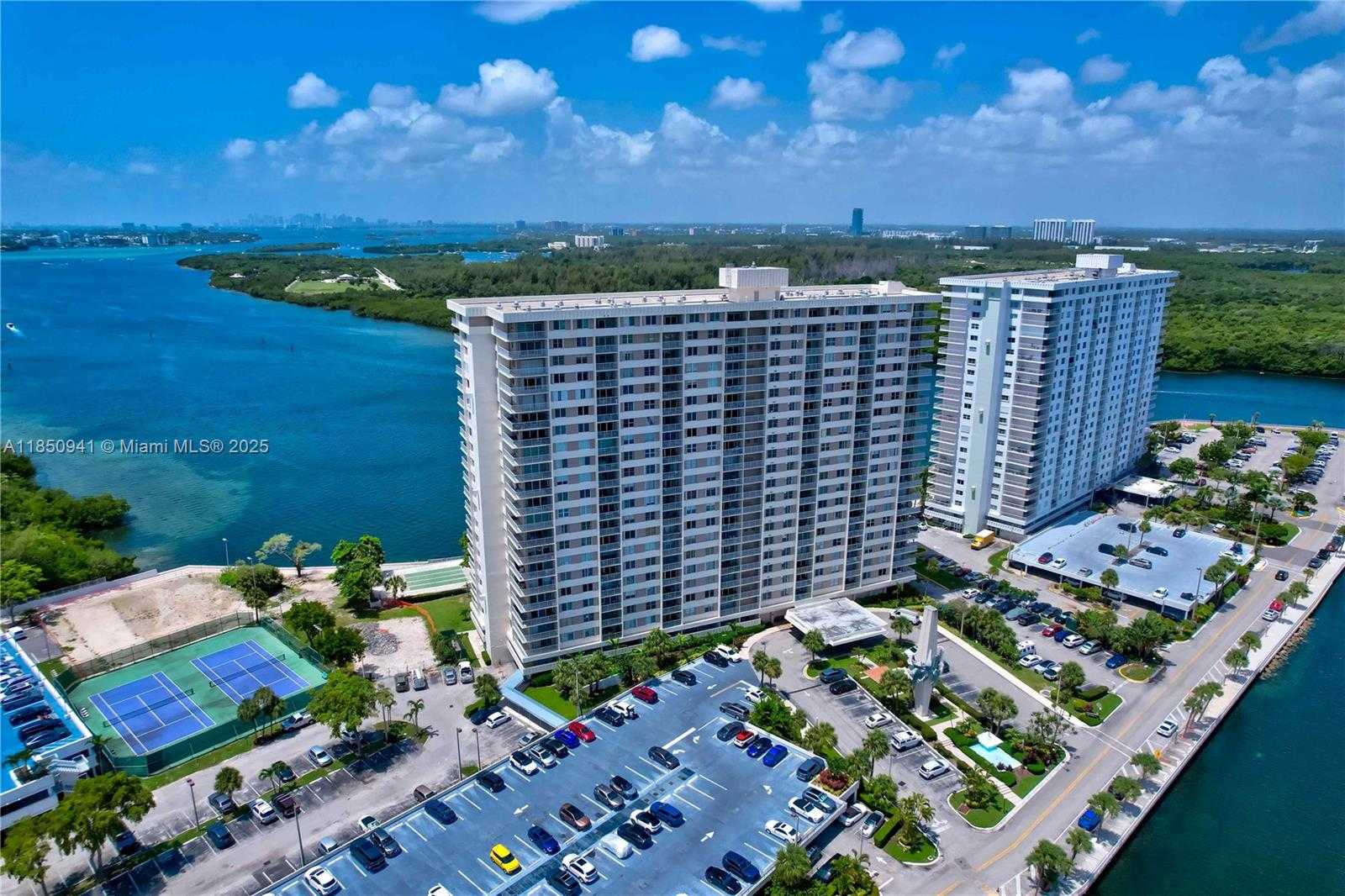 Small Image of 300 BAYVIEW DR #1616, Sunny Isles Beach Number 47