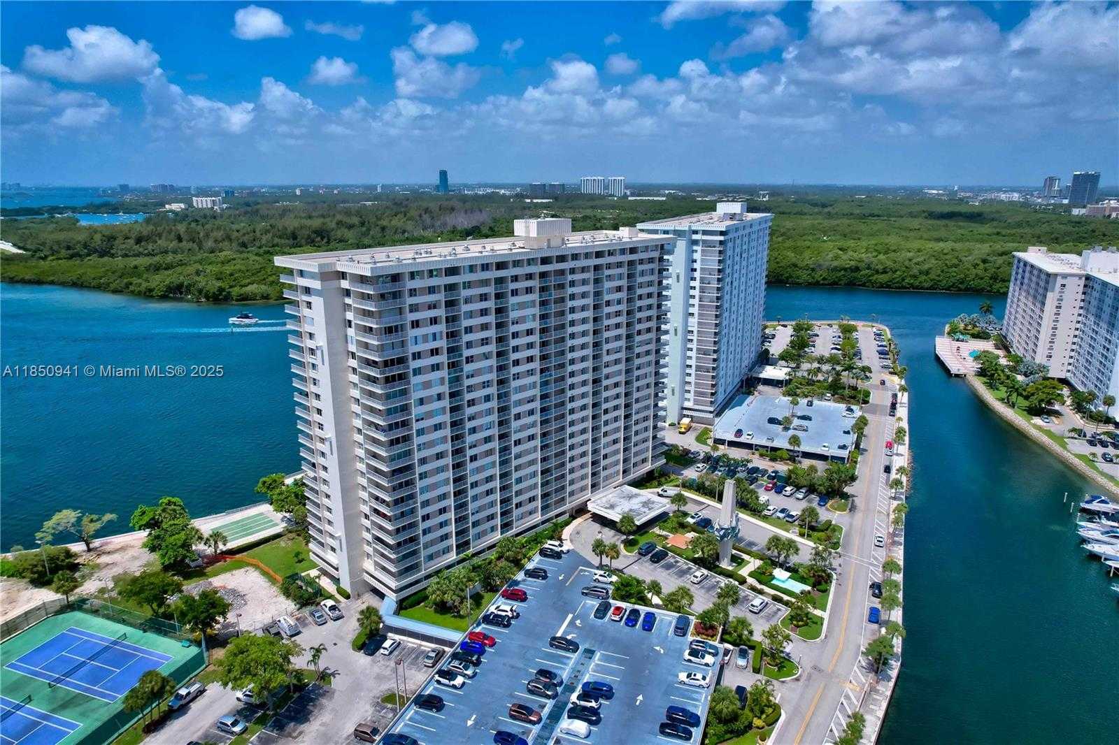 Small Image of 300 BAYVIEW DR #1616, Sunny Isles Beach Number 48