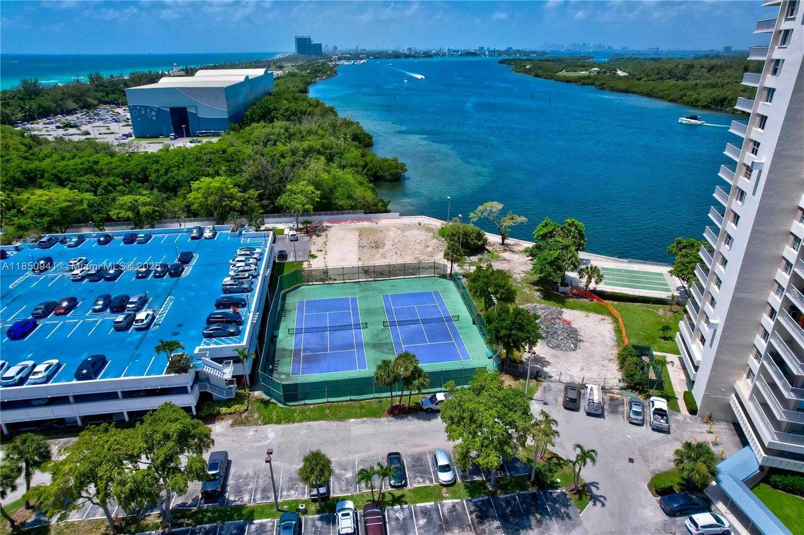 Small Image of 300 BAYVIEW DR #1616, Sunny Isles Beach Number 49